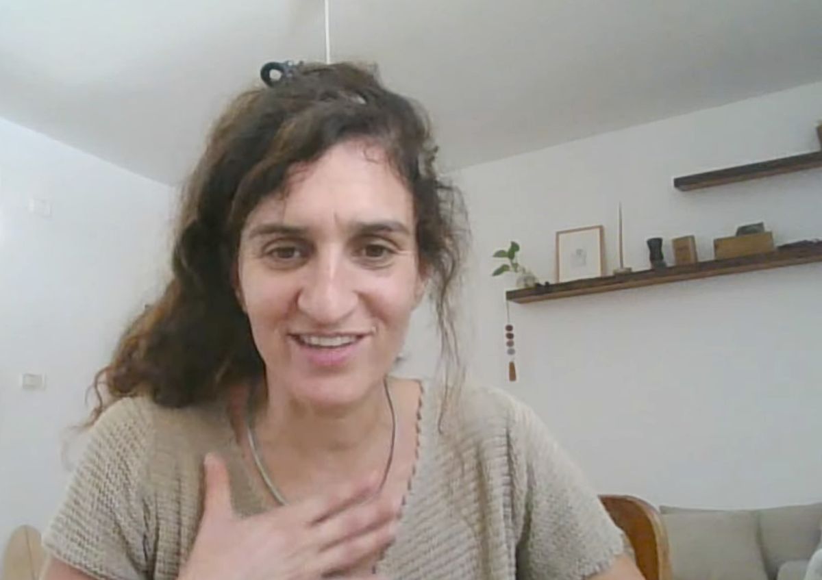 ענת בפעולה